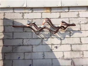 匠心雕琢 售樓部戶(hù)外不銹鋼藝術(shù)背景墻，激光圍邊與手工鍛造的藝術(shù)對(duì)話(huà)